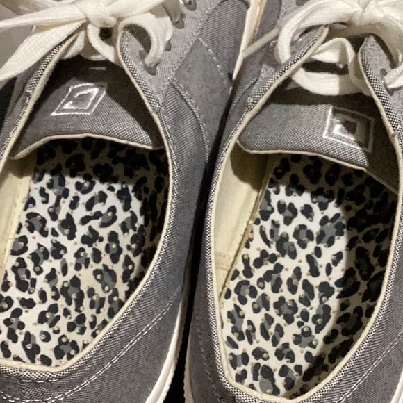 Chaps Oxford Cloth Tennis Shoes - Size 9.5 - Picture 3 of 6